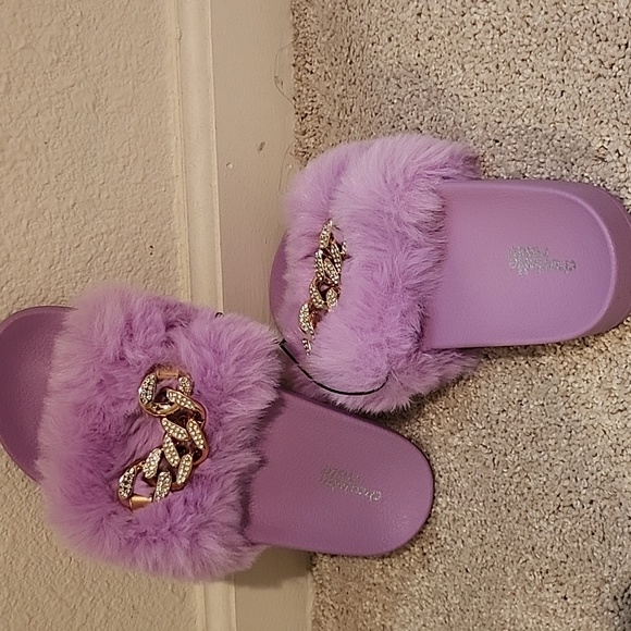 Malibu Barbie Rhinestone fur house slippers - Picture 6 of 6